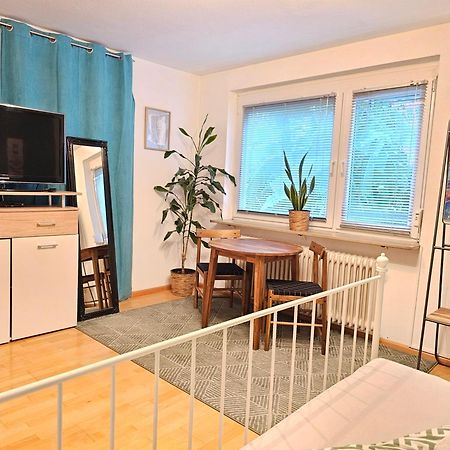 Doppelzimmer 2 I Geteiltes Bad & Kueche I Mit Dem Zug Nur 4 Min Bis Zum Hauptbahnhof Freiburg im Breisgau Luaran gambar