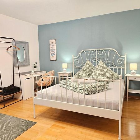 Doppelzimmer 2 I Geteiltes Bad & Kueche I Mit Dem Zug Nur 4 Min Bis Zum Hauptbahnhof Freiburg im Breisgau Luaran gambar