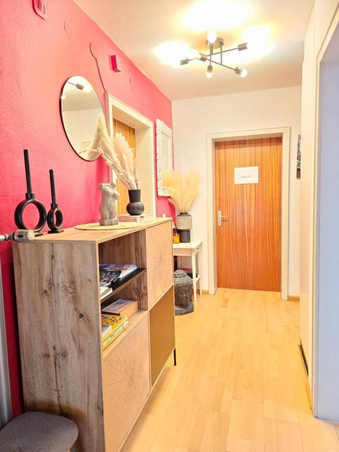 Doppelzimmer 2 I Geteiltes Bad & Kueche I Mit Dem Zug Nur 4 Min Bis Zum Hauptbahnhof Freiburg im Breisgau Luaran gambar
