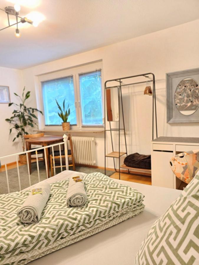 Doppelzimmer 2 I Geteiltes Bad & Kueche I Mit Dem Zug Nur 4 Min Bis Zum Hauptbahnhof Freiburg im Breisgau Luaran gambar