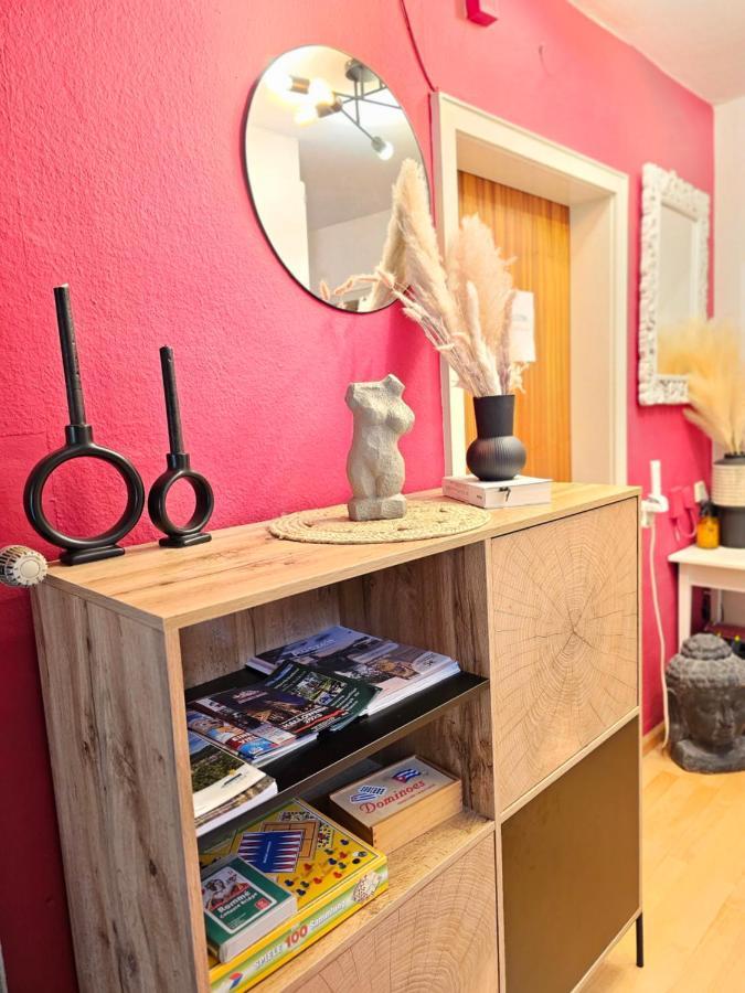Doppelzimmer 2 I Geteiltes Bad & Kueche I Mit Dem Zug Nur 4 Min Bis Zum Hauptbahnhof Freiburg im Breisgau Luaran gambar