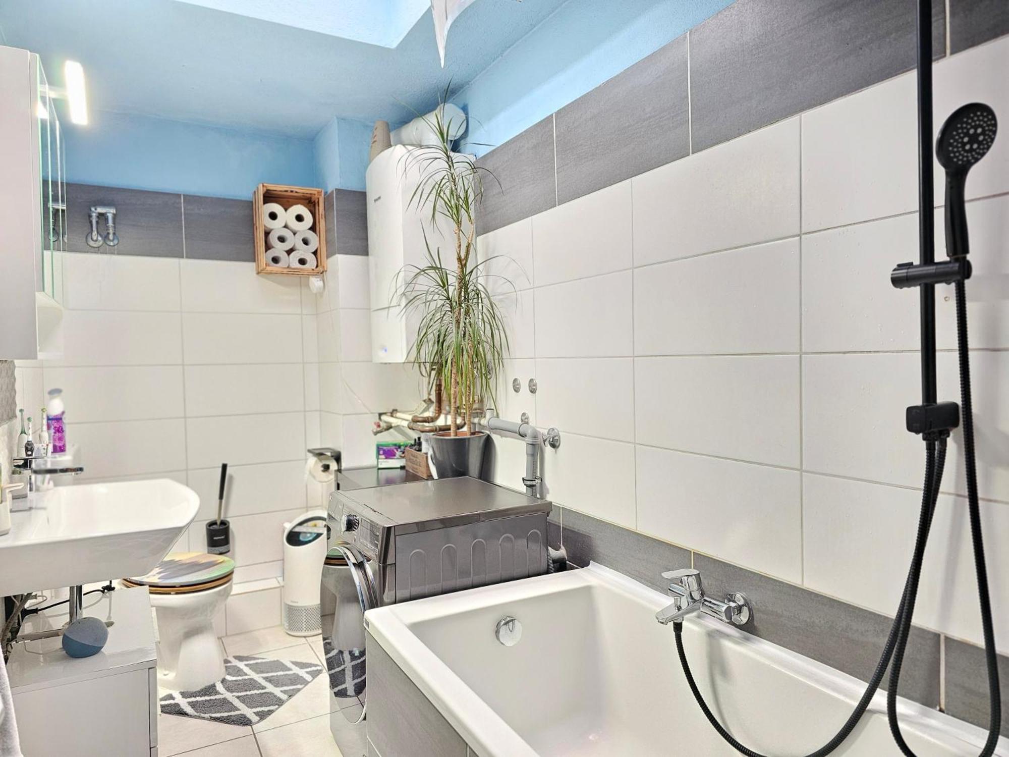 Doppelzimmer 2 I Geteiltes Bad & Kueche I Mit Dem Zug Nur 4 Min Bis Zum Hauptbahnhof Freiburg im Breisgau Luaran gambar