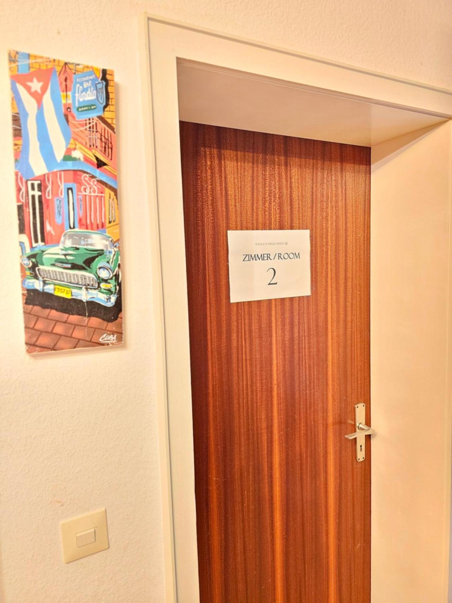 Doppelzimmer 2 I Geteiltes Bad & Kueche I Mit Dem Zug Nur 4 Min Bis Zum Hauptbahnhof Freiburg im Breisgau Luaran gambar