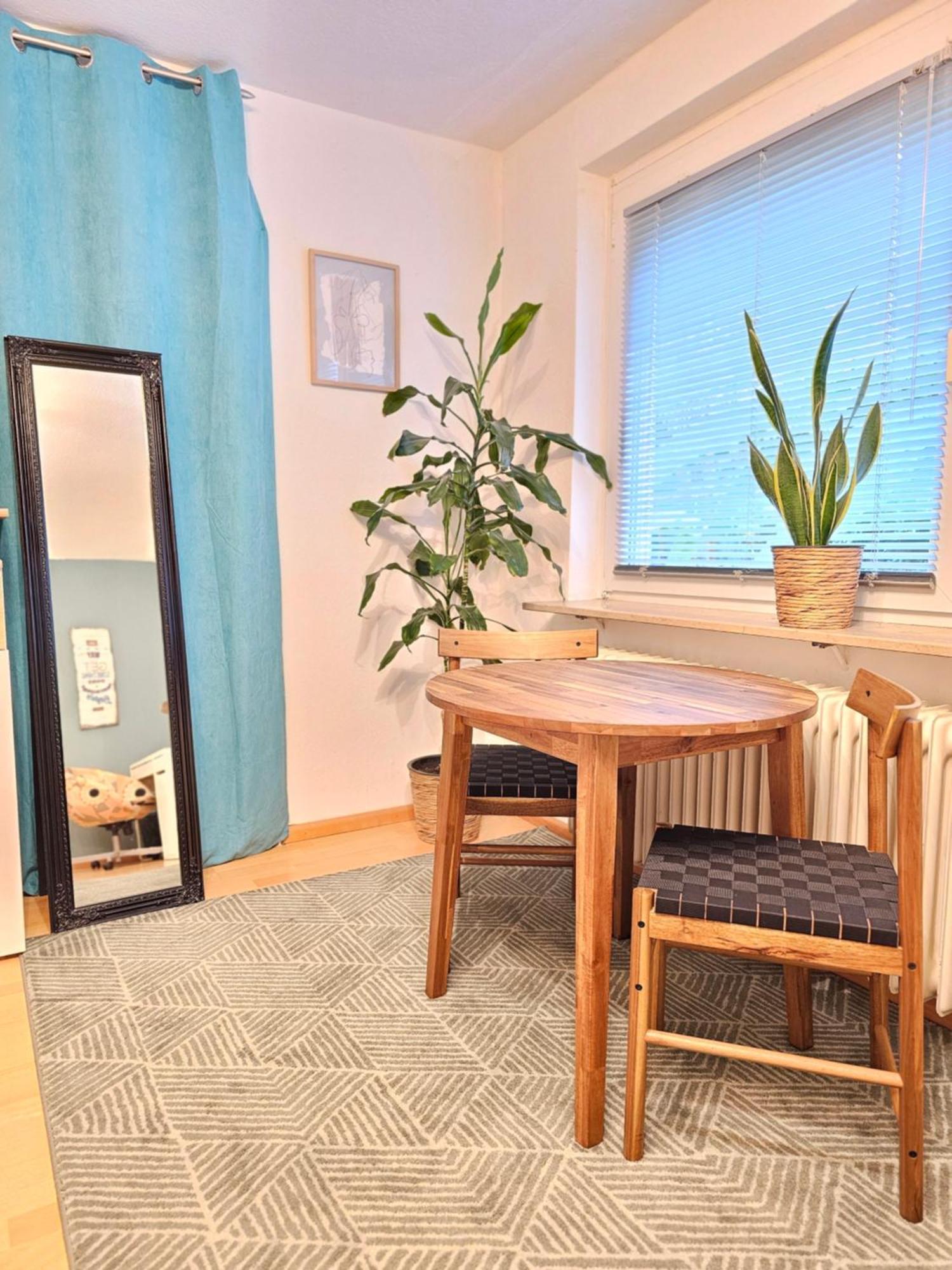 Doppelzimmer 2 I Geteiltes Bad & Kueche I Mit Dem Zug Nur 4 Min Bis Zum Hauptbahnhof Freiburg im Breisgau Luaran gambar